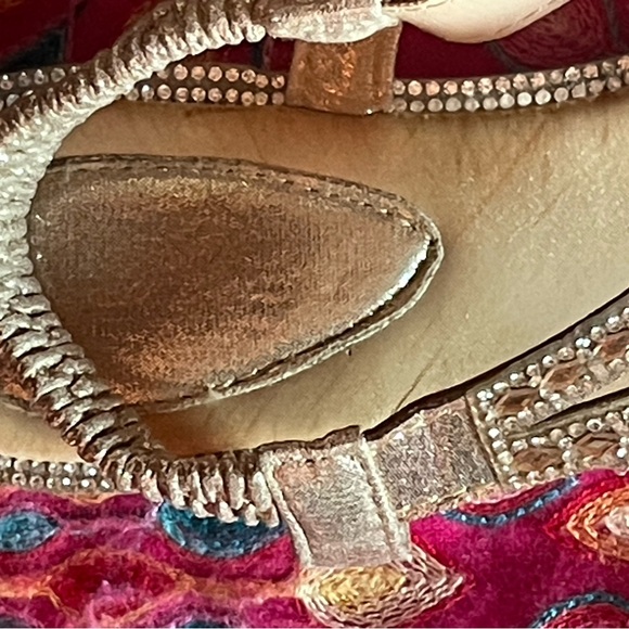 Beautifully detailed gold, shiny sandals. EUC size 39 so eight, 8.5, nine. - Picture 3 of 7